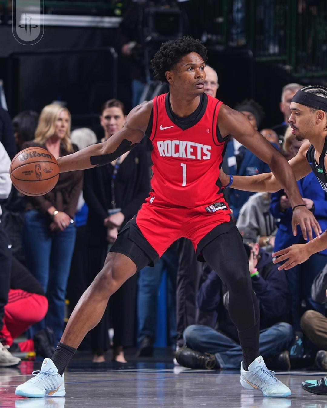 乌度卡赛后采访谈阿门的表现：“一开始错过了一些简单的投篮。突破时不够有侵略性，没