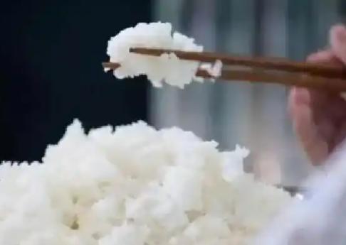 为什么欧美国家不吃米饭，而中国人喜欢吃米饭？一位外国友人体验过中国米饭之后说：他
