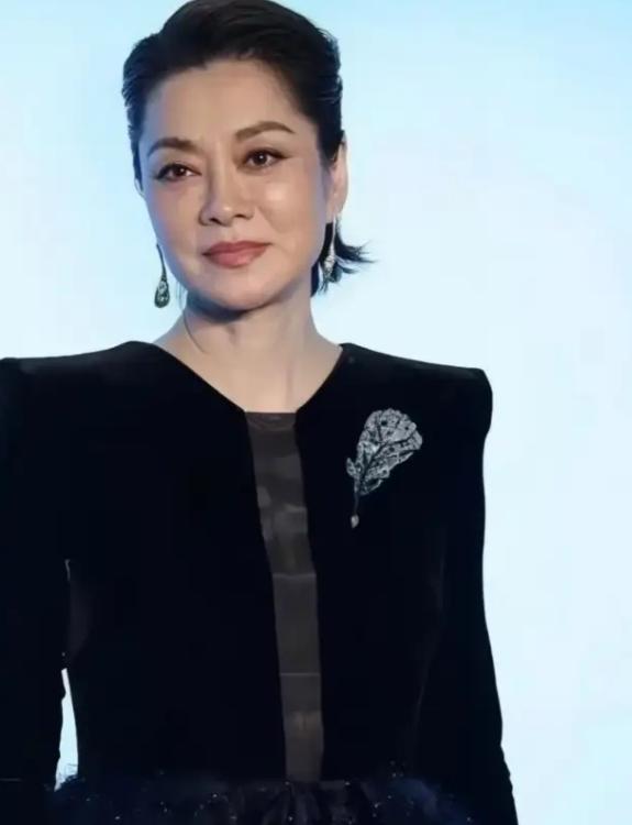 大家有没有发现，歌手毛阿敏哪哪都挺好，就是有一个很让大家不喜欢的点，那就是她不愿