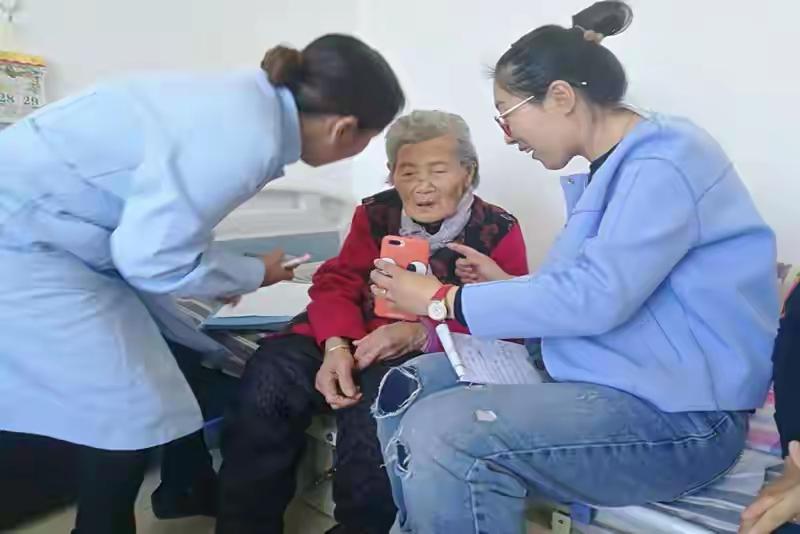 7月28日，众人盼了许久的2026年退休人员基本养老金不涨了吗？不少退休老人核