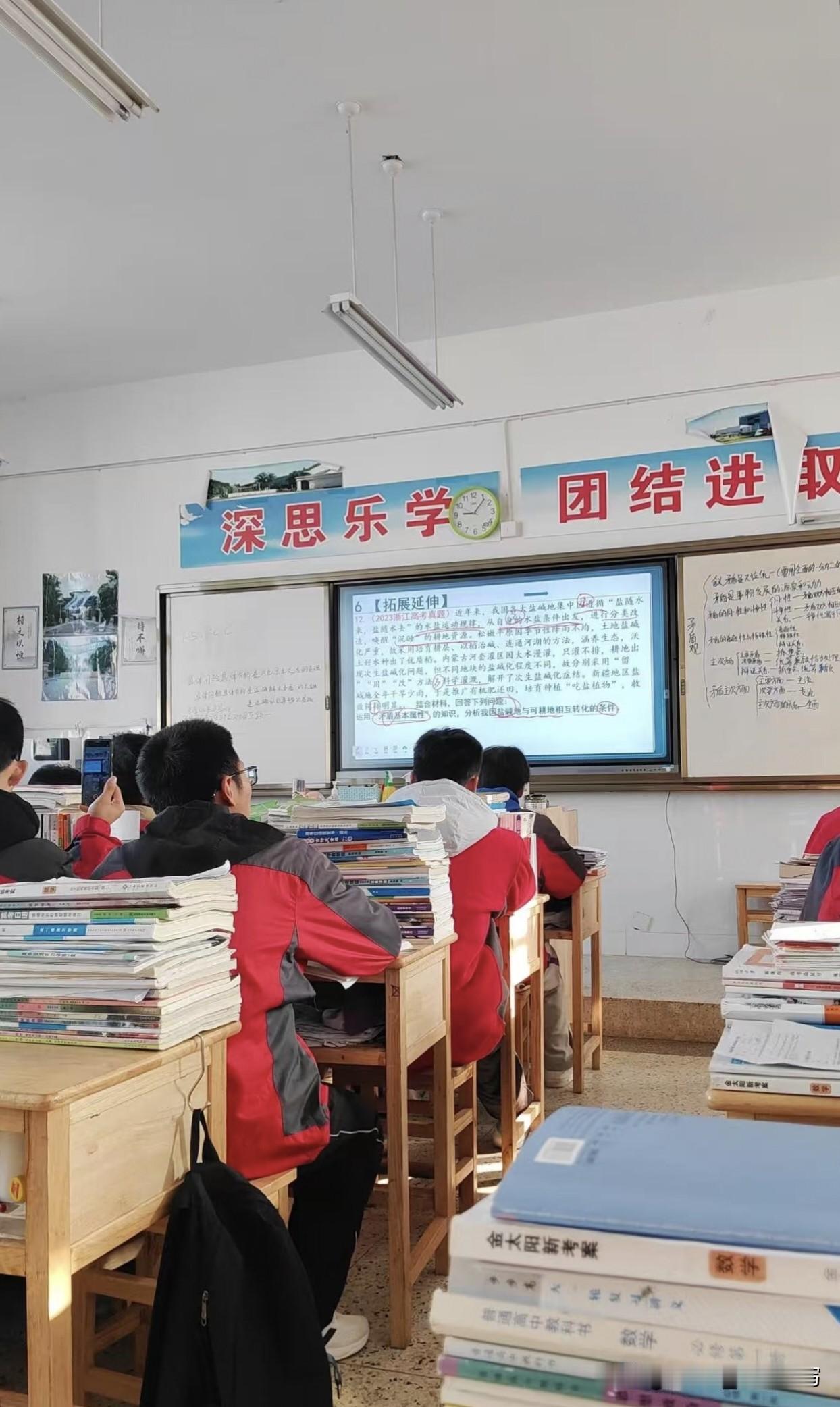 很多人根本就不知道，初中和高中的区别！1、初中靠努力就能逆袭，高中光努力不