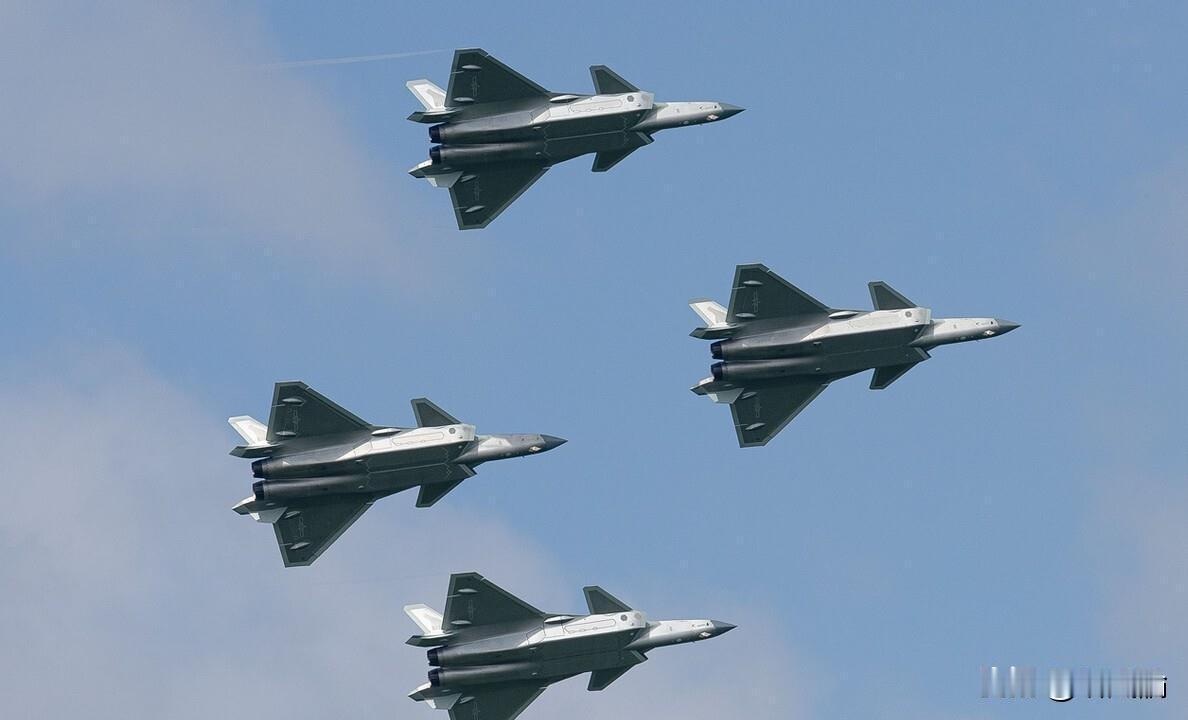 美国卫星拍到西北大演习：中国空军这次动静有点大最近，美国媒体，特别是《空军与