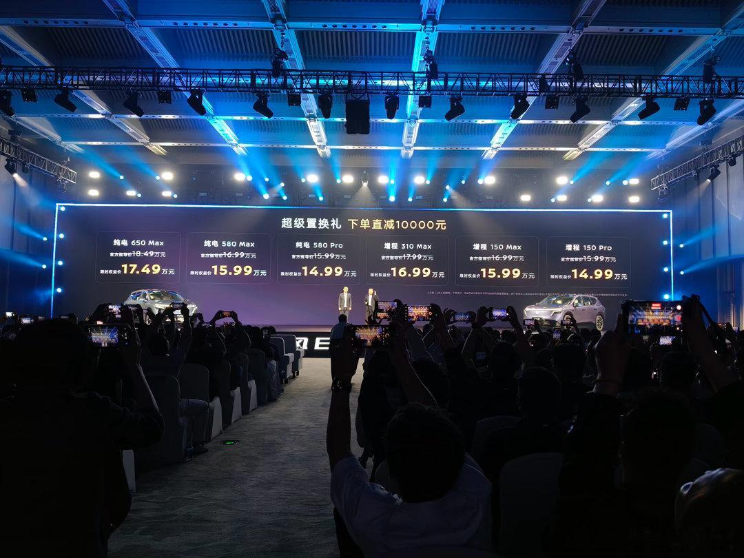 NX8这个价格真牛！之前摸过车后我觉得顶配可能要23、4万，虽然心里面也觉得东风