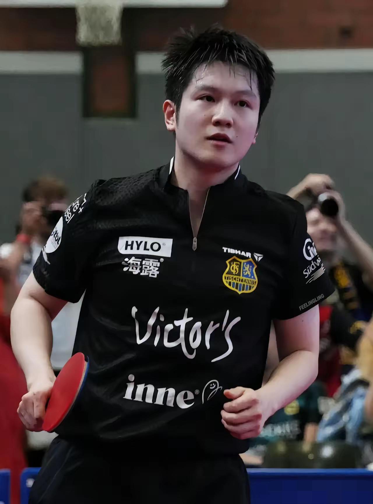 大小勒布伦轮番挑战樊振东5月16日晚，两场欧冠半决赛完美落幕，樊振东领衔的萨