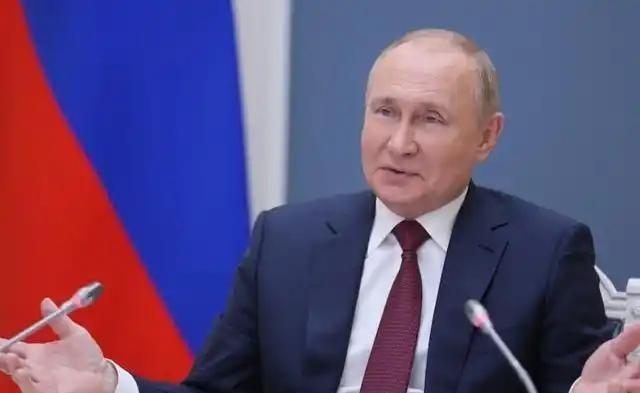 印度记者当场逼问普京“中印开战你站谁？”普京一句话让全场哑口无言......