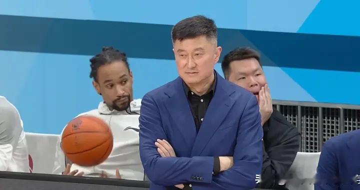 广东队史首败黑马！杜锋被洋帅上一课，票王复出即伤