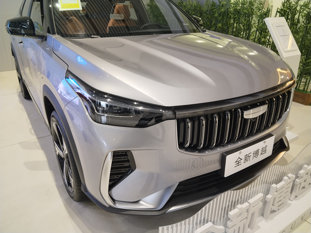 想买一台家用他合适吗全新博越空间怎样