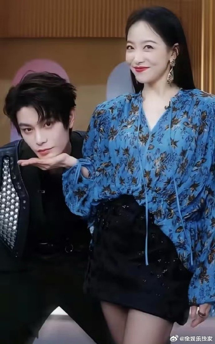 宋茜也是感同身受欧豪了丁禹兮这波操作绝了！单膝下跪向宋茜表忠心，复刻“你是我