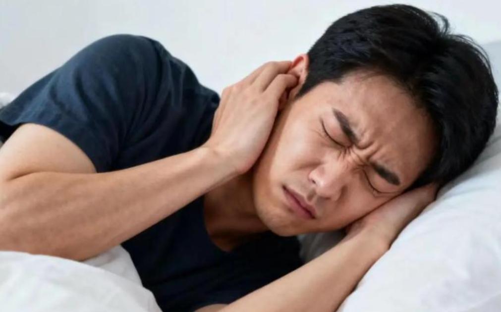 为什么现在耳鸣越来越多？医生劝告：少做这6个事，千万要改正耳鸣的发病率这些年