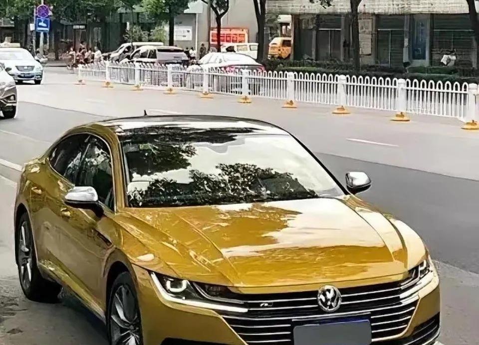 车市这潭水真是深不见底！上周老张在汽配城演了出"现世报"，差点把收车老板整不会了