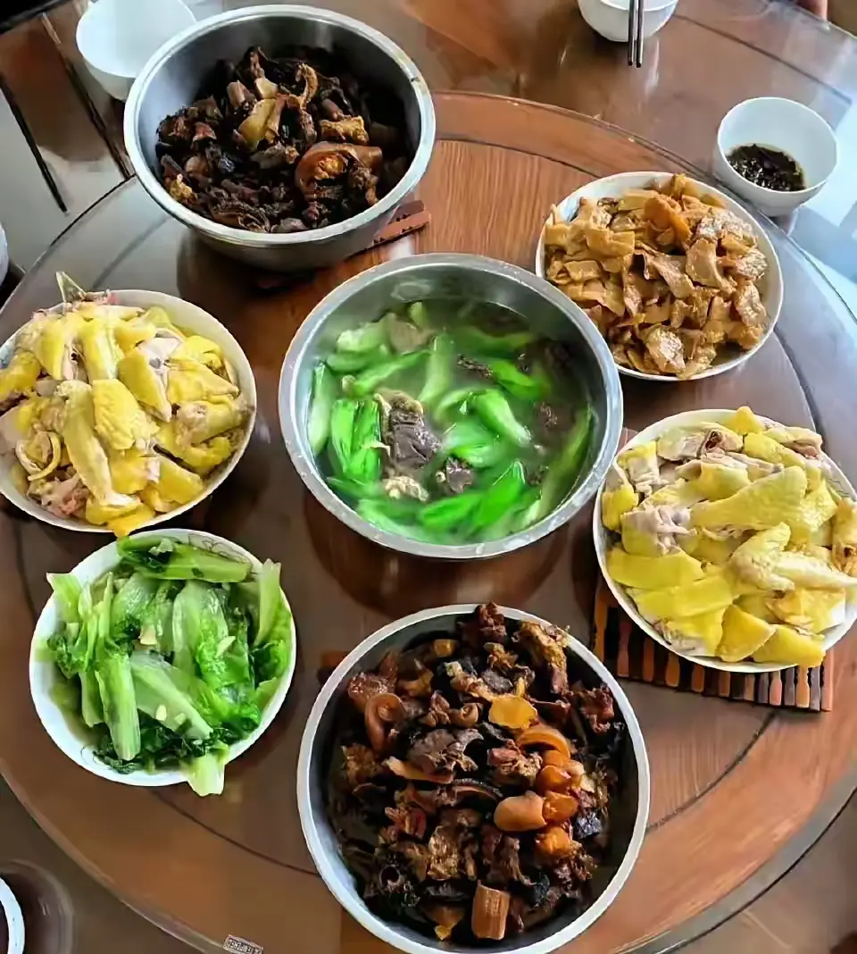 月入4800，一家6口晚上吃这些，算不算太寒酸了