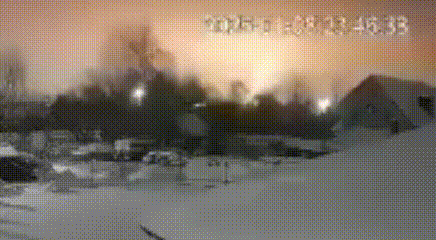 仿佛天降火雨，俄军用榛树导弹狂轰利沃夫能源设备据俄国防部消息，为了报复202