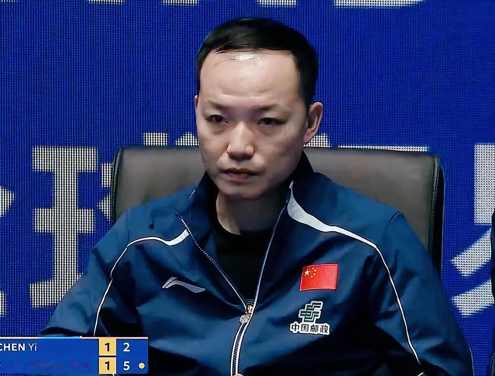 国乒新教练亮相，评价各异！国乒新教练出现在亚洲杯赛场上，如林诗栋的教练王建军，王