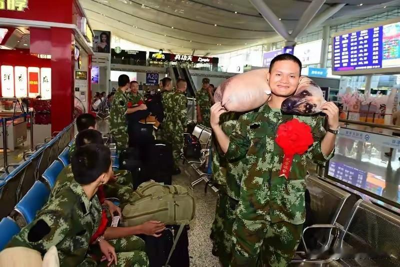 谁能想到，部队里那些习以为常的物件，藏着最沉甸甸的责任与坚守！军人战士的几句话，