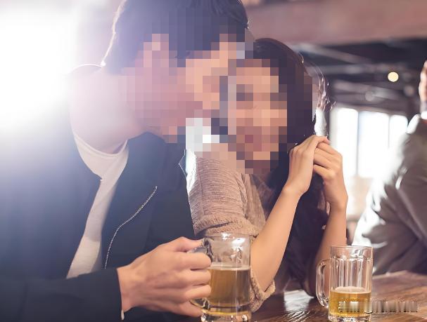 福建，男子做鬼也风流，被公司外派出差，一女子邀请他喝酒，醉醺醺的二人直接就发生了