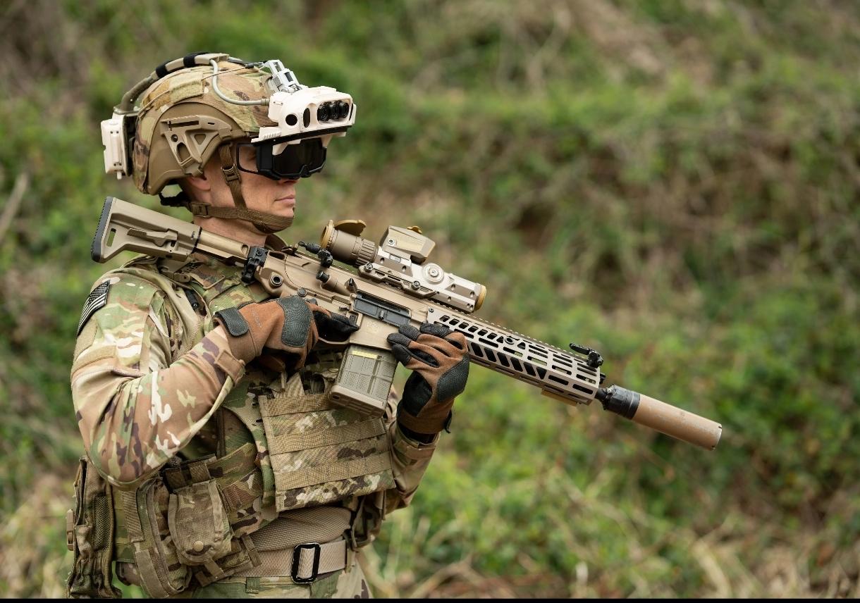 美军正加紧列装XM7新型突击步枪，部分特种部队已经换上了。这款枪单价1.7万美元