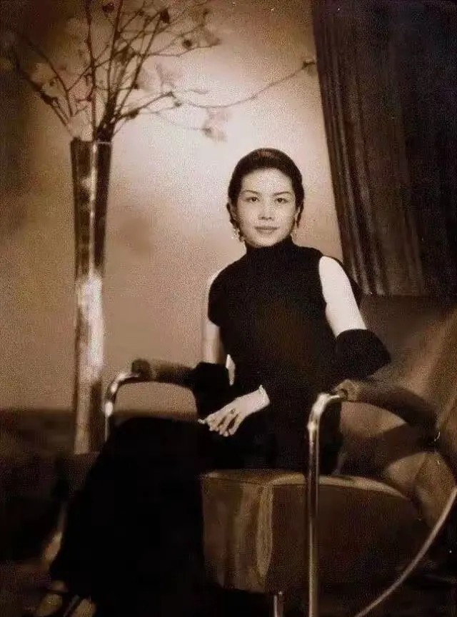 1935年，一位年轻貌美的妓女苦苦哀求37岁的张伯驹：“带我走吧，我还是完璧之身