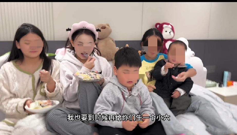 网红家的孩子不上学了也当网红了，现成的流量不用白不用，家里浮躁的也学不下去啊。