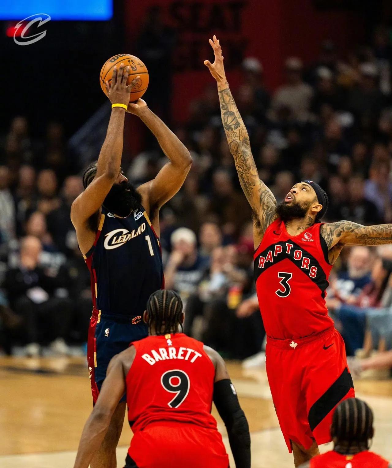 哈登22+10激活骑士！36岁老将一战破质疑，球迷：他真不抢米切尔风头？季