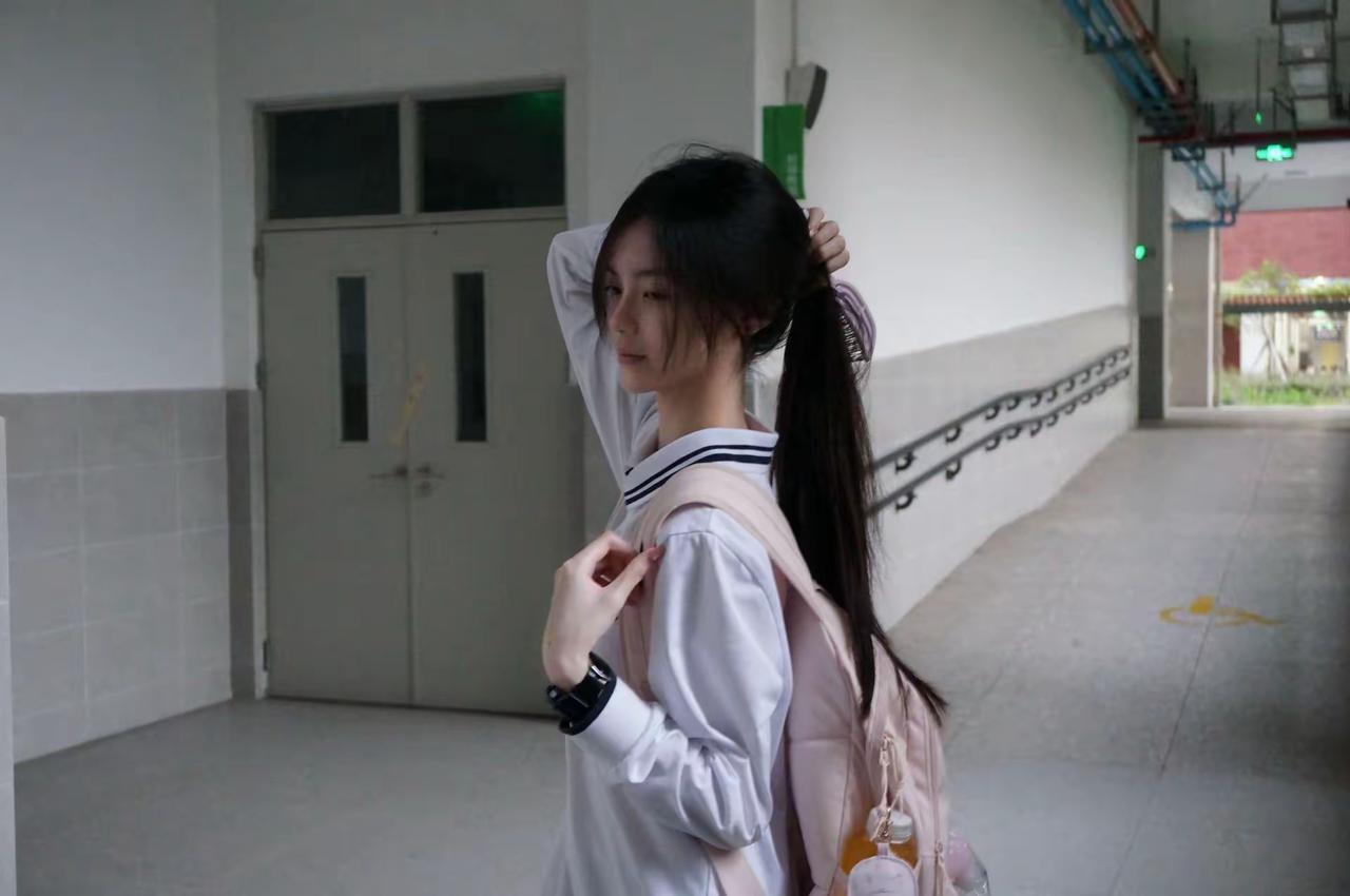 校园日常｜少女背起书包，开启新一天的学习旅程🎒📖萌萌女大学生书包女生小学