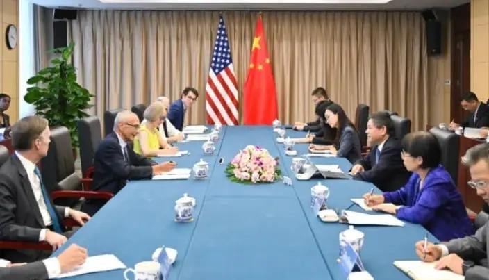 中美开始平起平坐，世界终于实现了再次平衡，全球将迎来新一轮“和平红利”。2025