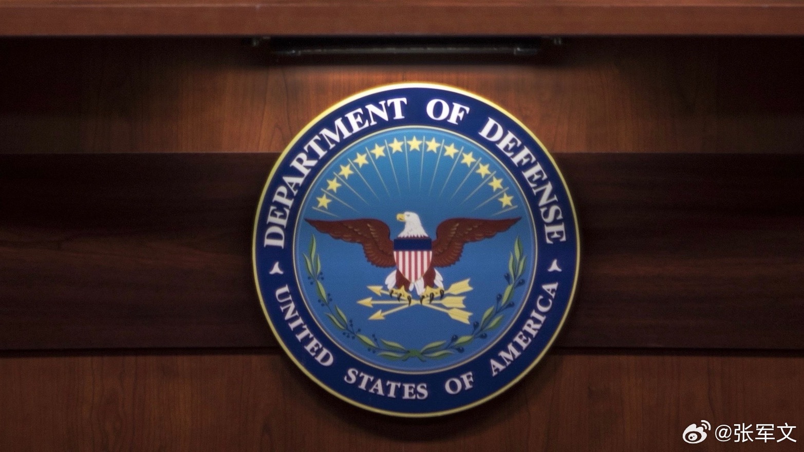 美国防部被曝龙虾门美国国防部深陷“龙虾门”丑闻！一边在战事中疯狂烧钱，一边突击