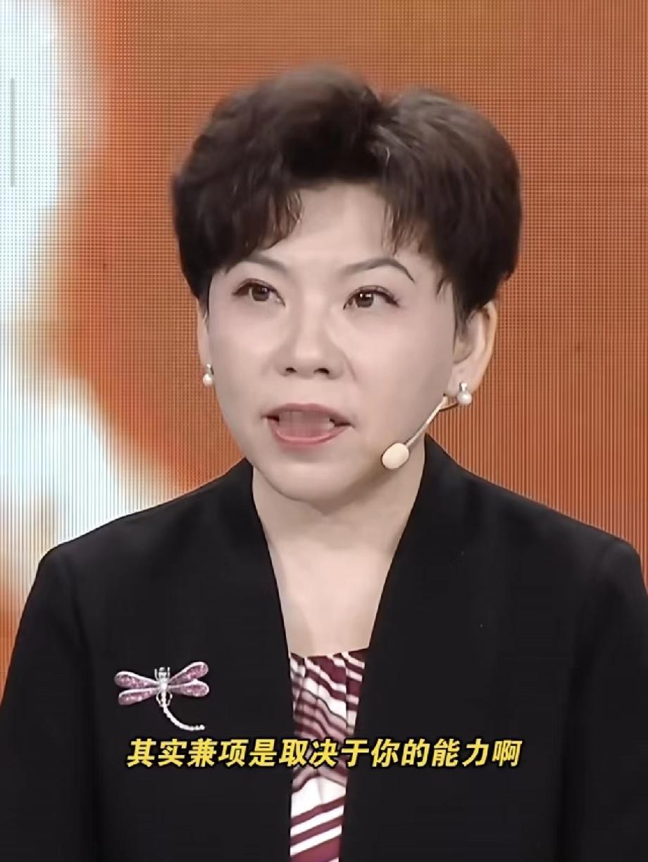 问大家一个问题：为什么邓亚萍在说运动员佩戴首饰时，要点名孙颖莎？不知道大家看没