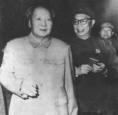 80年代思潮混乱，开国上将陈士榘怒斥儿子：毛主席的功，远超于过！上世纪八十