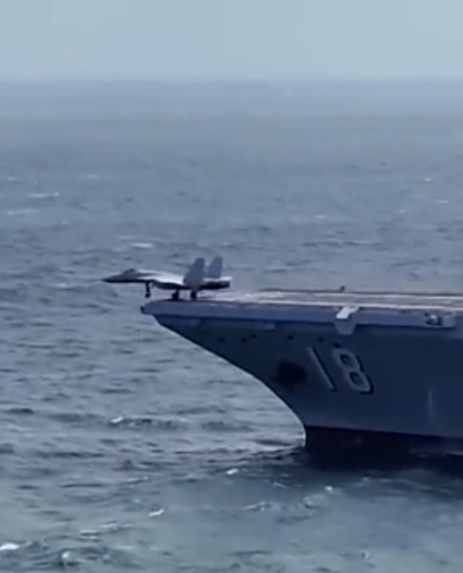 近日，福建舰在首次参加入列后的首次训练，视频流出。从福建舰训练视频来看，有几个