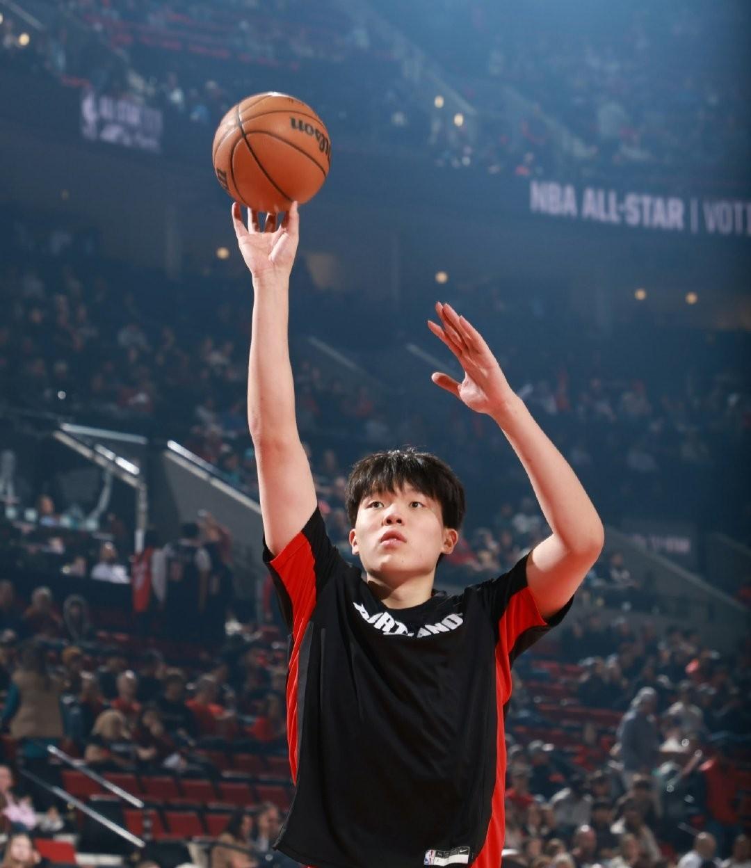 斯普利特醒醒！2分钟4分还雪藏？别毁了杨瀚森！开拓者20分大胜爵士，杨瀚森2分