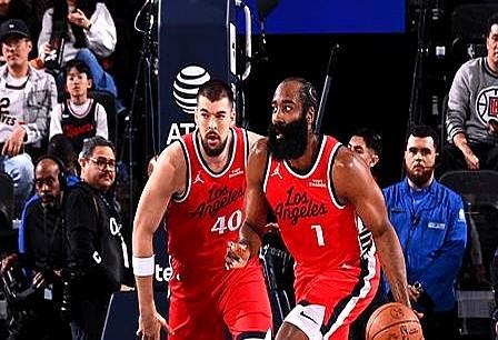 登哥这命中率是真有点吓人……肉眼可见的下滑。赛季初那个无所不能的哈登去哪了？