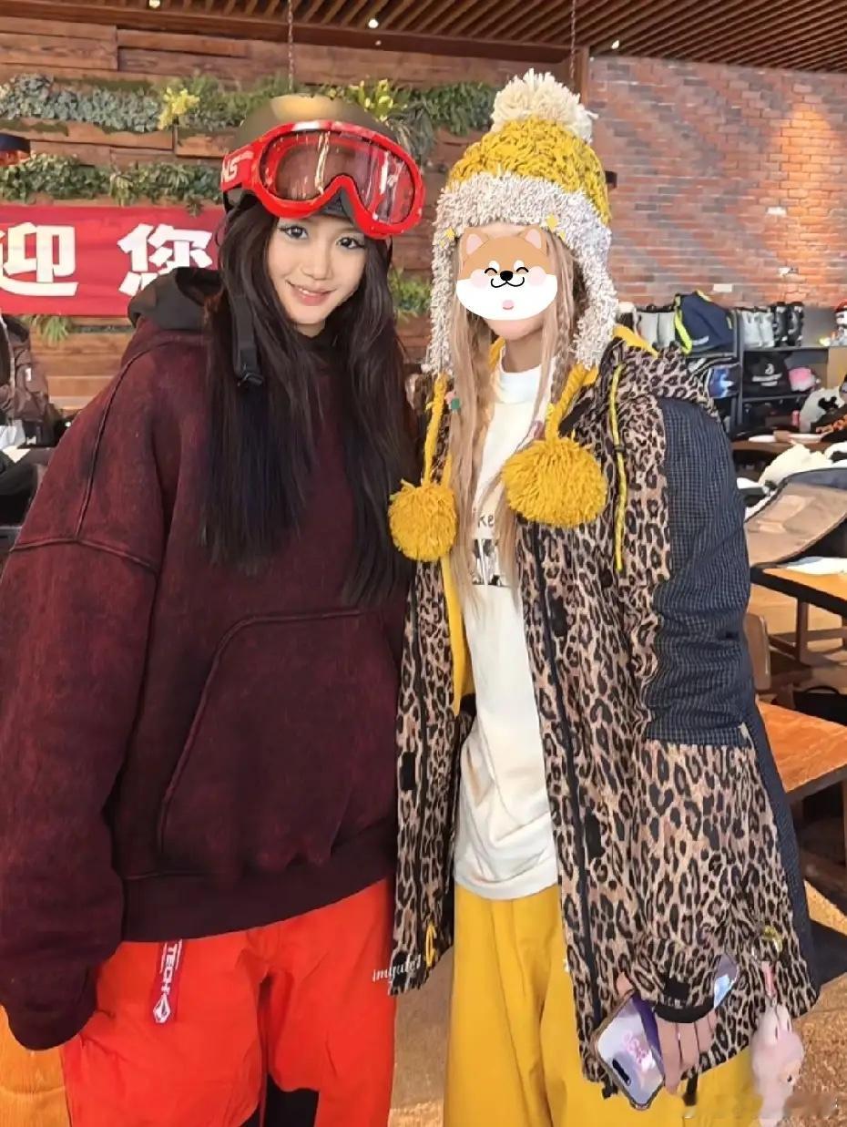 有网友偶遇钟丽缇小女儿Cayla滑雪，她真的好漂亮，像年轻时候的钟丽缇！有一说一