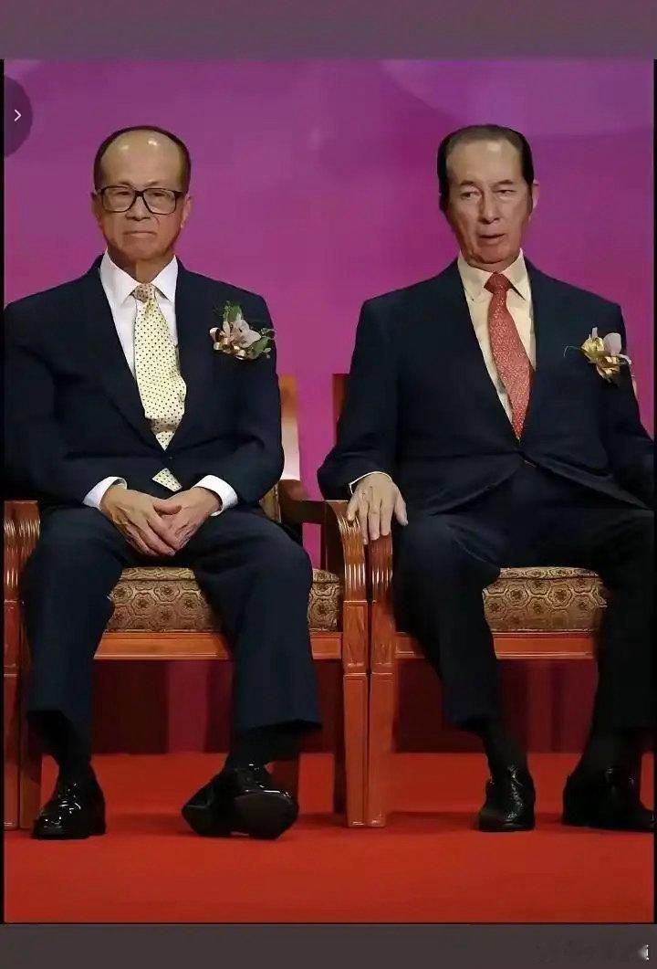 两位顶级大佬面相不凡，左边的是虎鼻，右边的是龙鼻