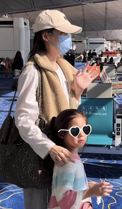 感觉向佐和郭碧婷已经没有爱，爱已经变成长久的亲情，都是孩子们在羁绊，郭碧婷和向佐