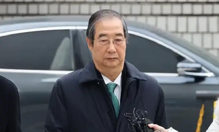 重判15年！李在明獠牙显露，尹锡悦戒严风波引爆历史性审判！11月26日韩媒爆料，