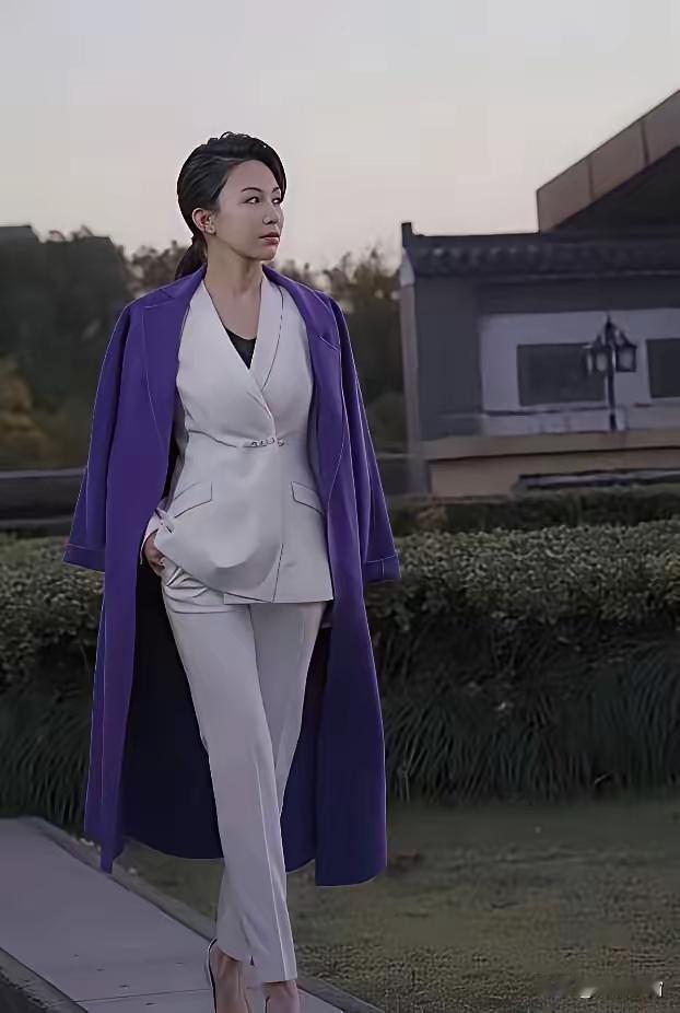 喊了这么多年白富当你看见潘晓婷这位九球天后，才知道什么叫白富美…一白，人家从