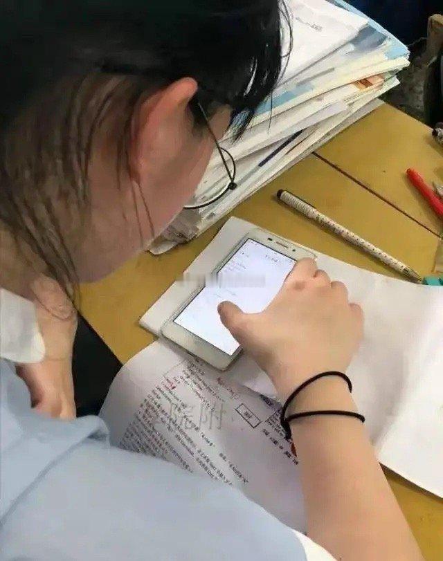 作为一个有30多年教龄的高中资深老师不能不告诉你两个残酷的真相：中考成绩600分