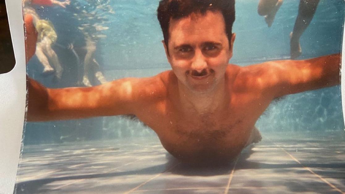 2024年12月，巴沙尔·阿萨德被推翻并逃离叙利亚后，在俄罗斯过着平静、奢