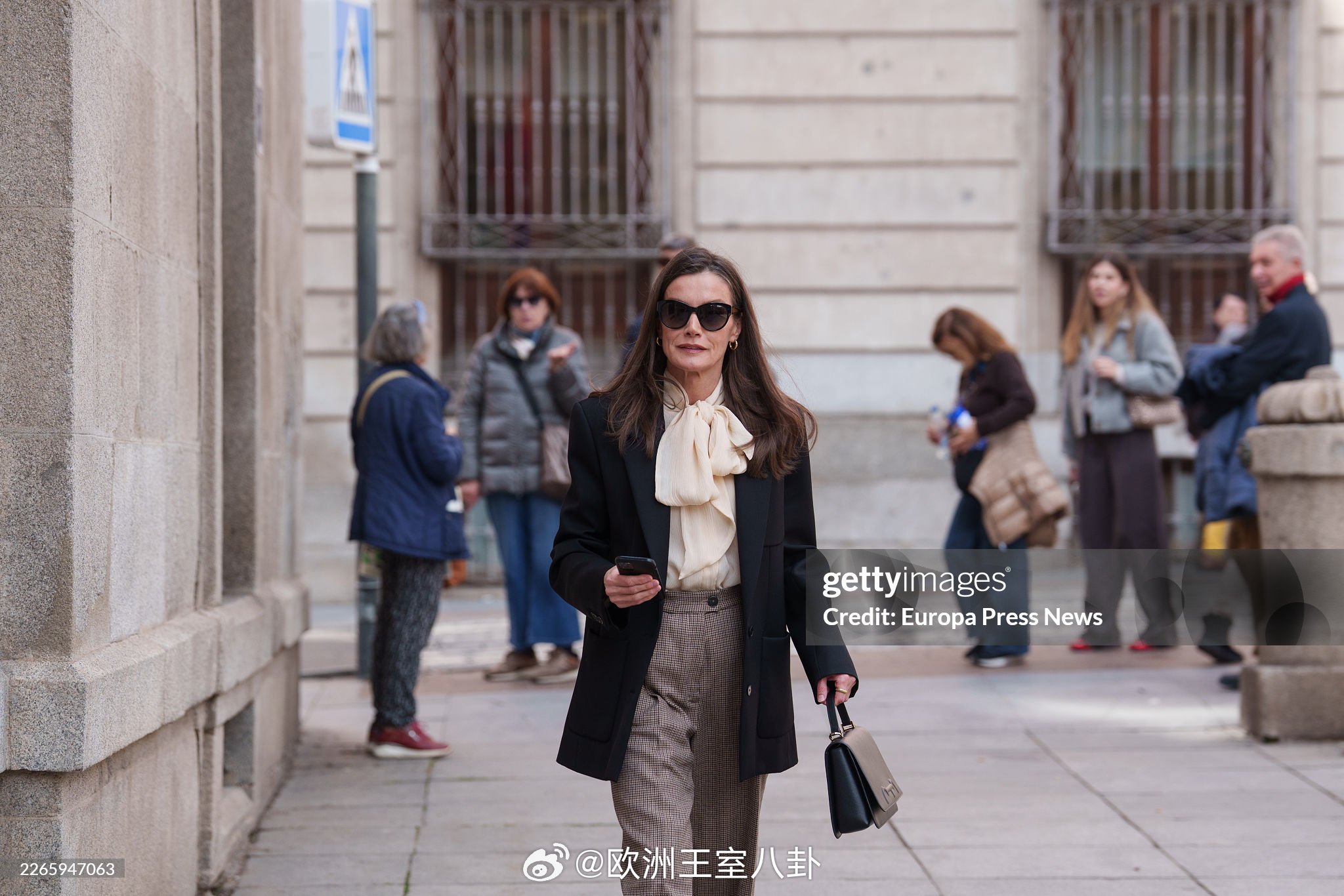 3.11西班牙王后莱蒂齐亚参加两场接待会，收工后还去了老媒体人劳尔·德尔·波佐