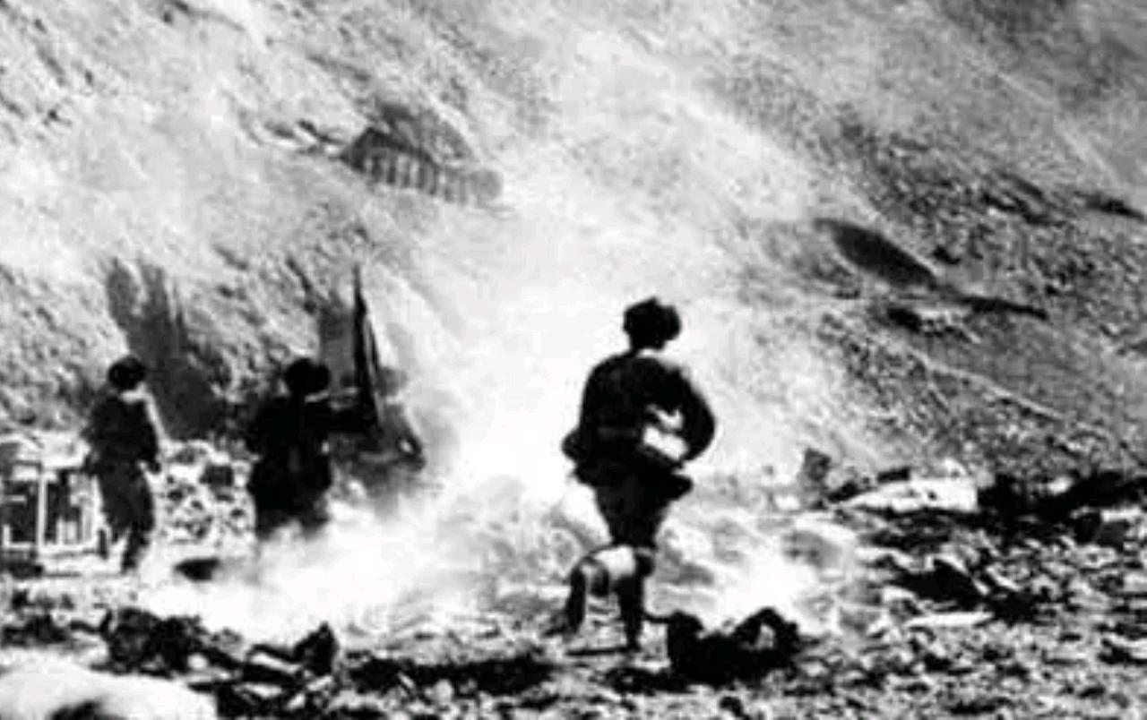 1942年秋，赵培宪在沁源被围；子弹打光，他把最后一颗手榴弹塞进怀里，准备拉弦自