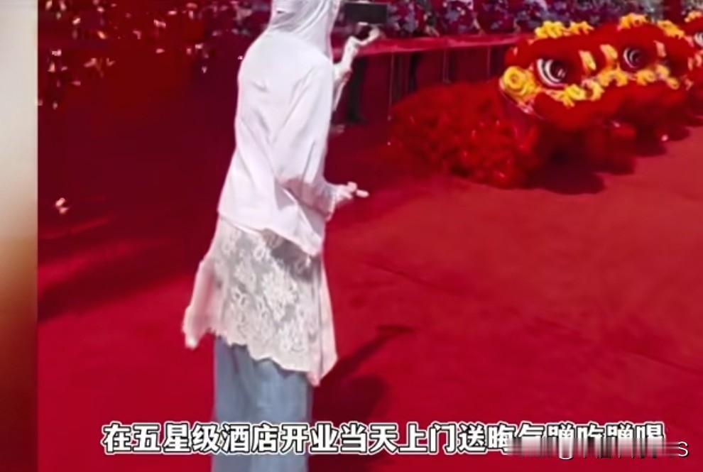 宝妈在酒店开业当天混进来蹭吃，被赶后写差评闹事，惠州一家希尔顿欢朋刚开业，当天办
