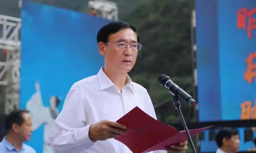 曾经主政新乡的张国伟投案自首了，这个消息对新乡市的官场冲击不小。张国伟自201