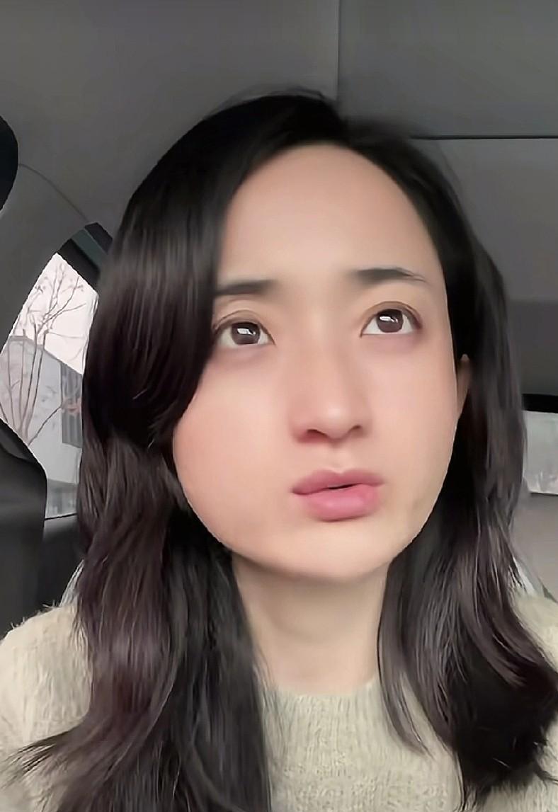 大龄剩女网红雅典娜不甘心自己去世后房产可能会归于别人，发誓一定要结婚生子。雅典