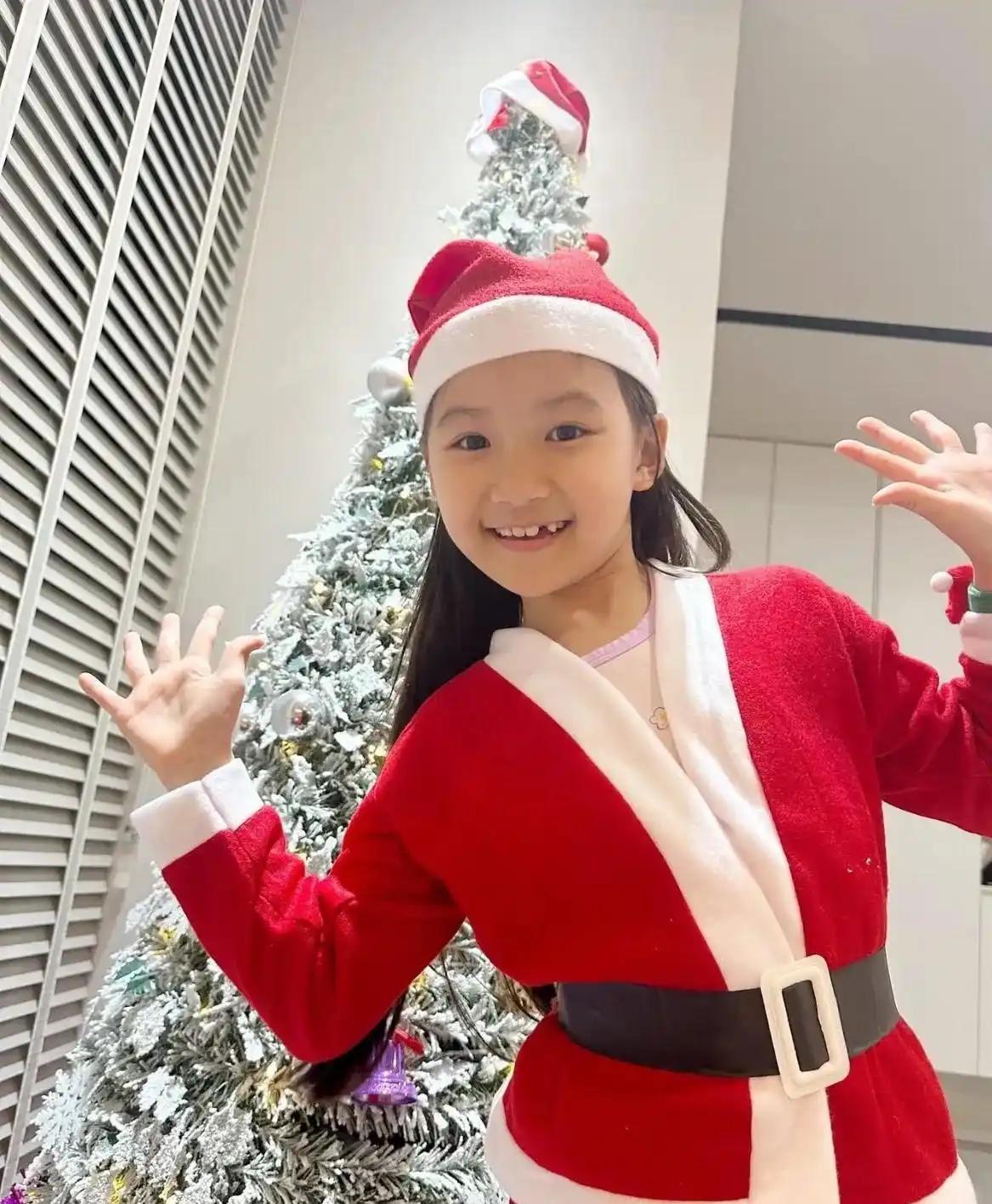 福原爱三个孩子现状：大女儿8岁，已经开始换牙了，模样很像母亲，有一双灵动的大