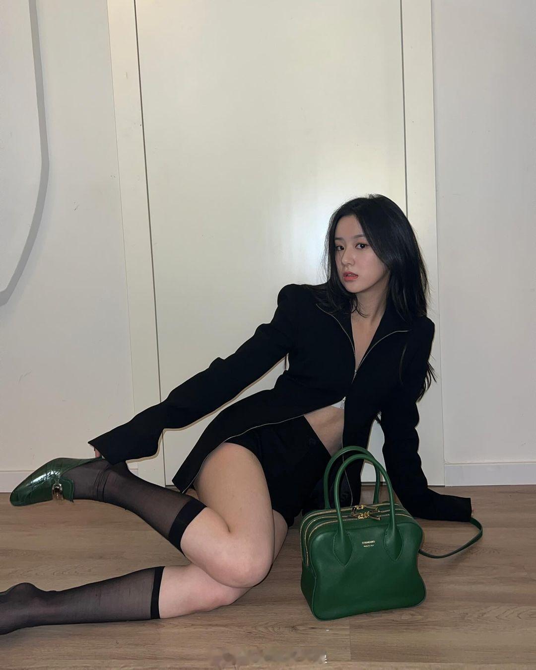 包上恩淡颜系美女🤩​​​
