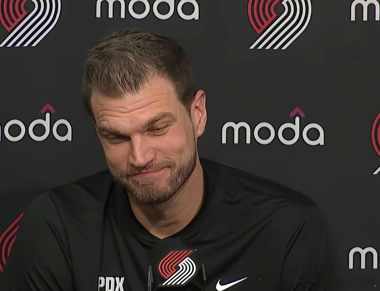 斯普利特终于捅破了“窗户纸”！有记者总是问斯普利特，为何第四节不给杨瀚森上场机会