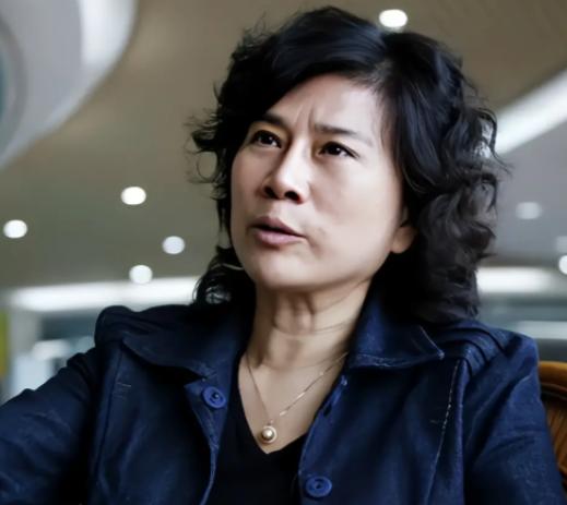 2015年，魏银仓用手段把董明珠耍得团团转，并成功骗取26亿，之后又麻利地逃往美