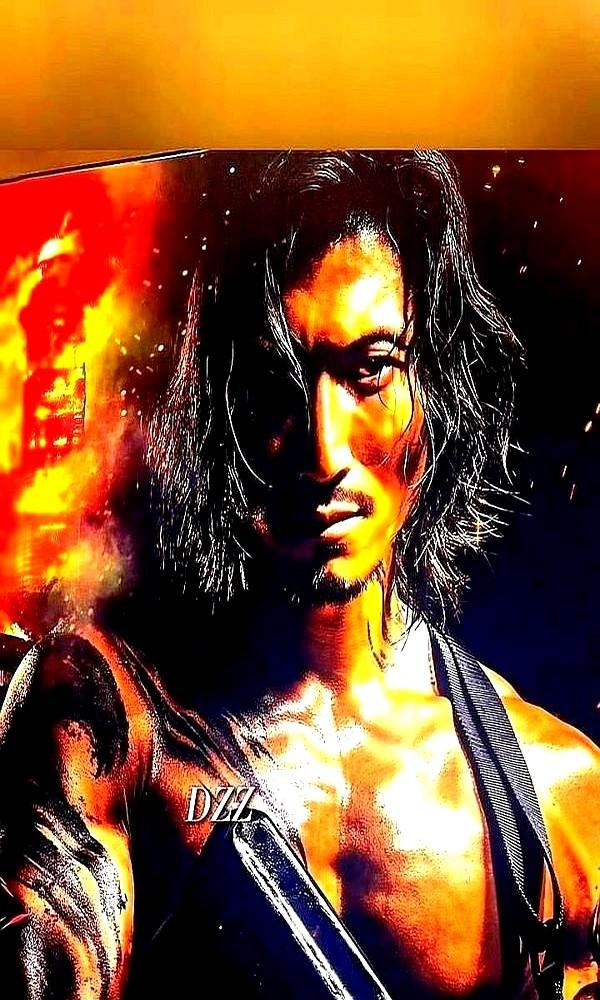 “特效能做出骨头断的声音，却做不出疼得倒吸的那口凉气。”谢苗把这句话贴在《镖