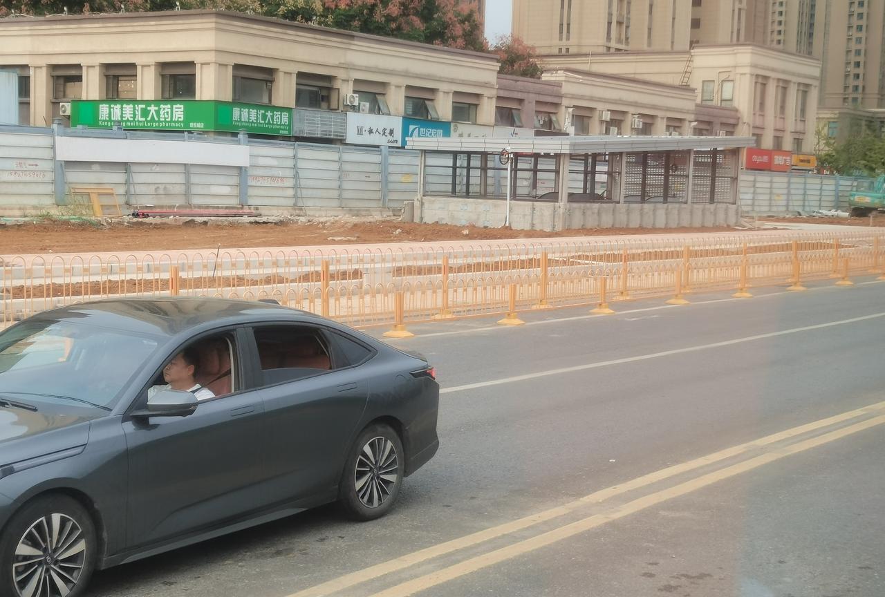 离武汉地铁12号线开通越来越近了！四新这边都开始还路了！坐标武汉地铁12号线四