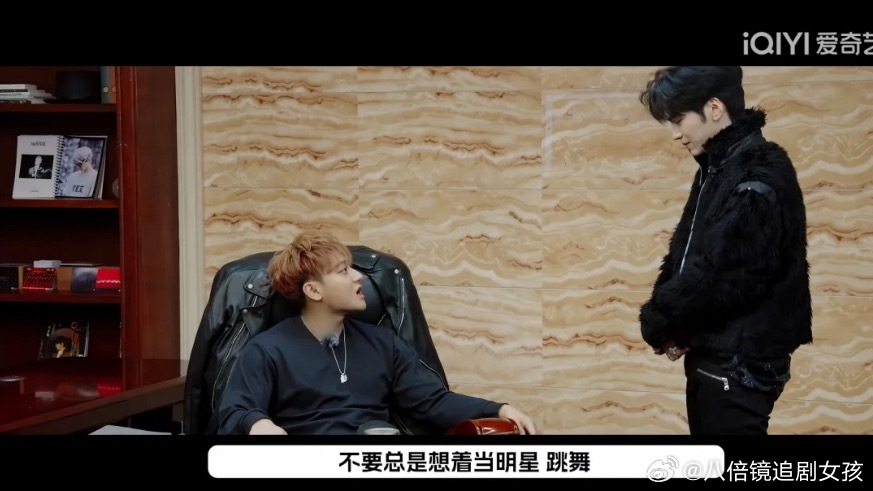 背景还放着刘耀文哈哈哈哈好好笑好精彩